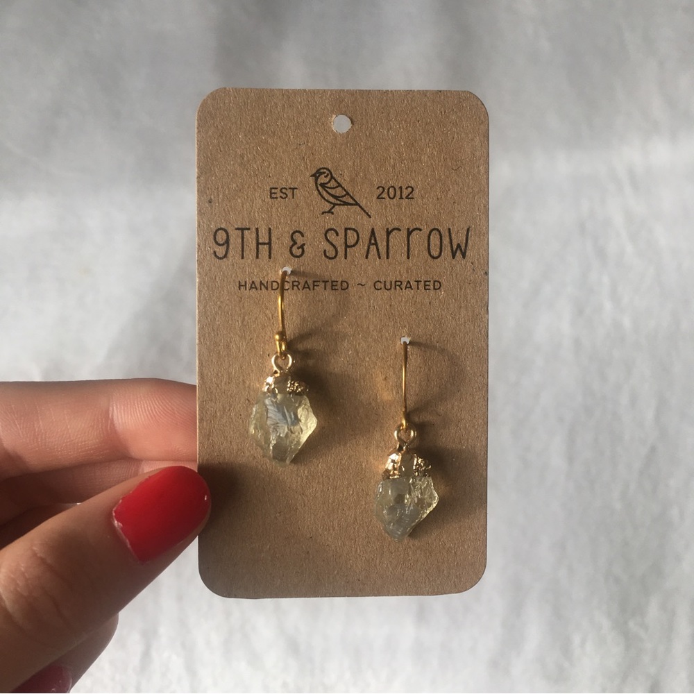 🤍Beautiful Handcrafted Earrings 9th & Sparrow Dangle Gold Elegant Simple Local